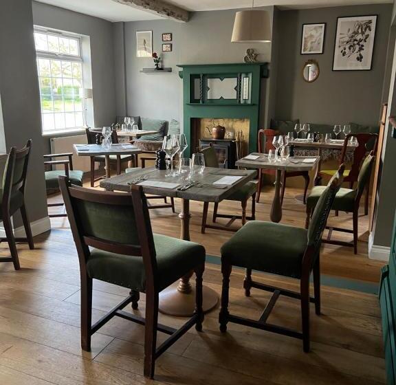 הוסטל Pear & Olive Cottage