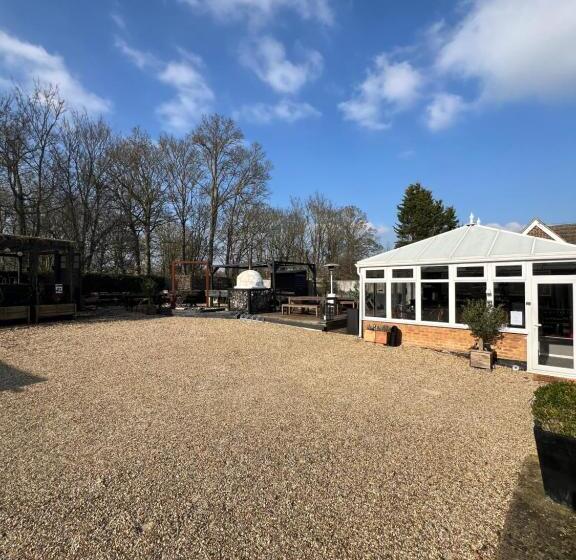 הוסטל Pear & Olive Cottage