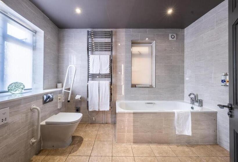 فندق صغير The Cricketers Clavering