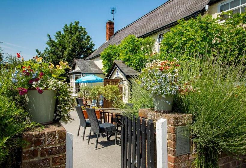 فندق صغير The Cricketers Clavering