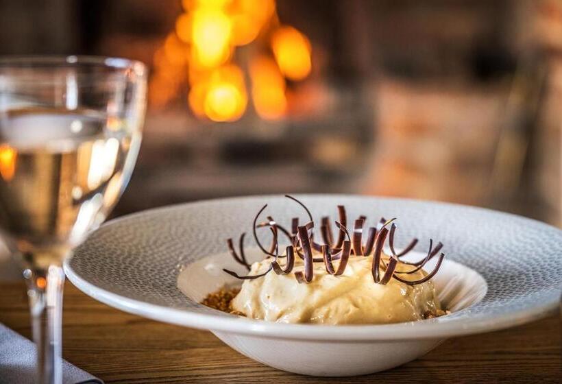 فندق صغير The Cricketers Clavering