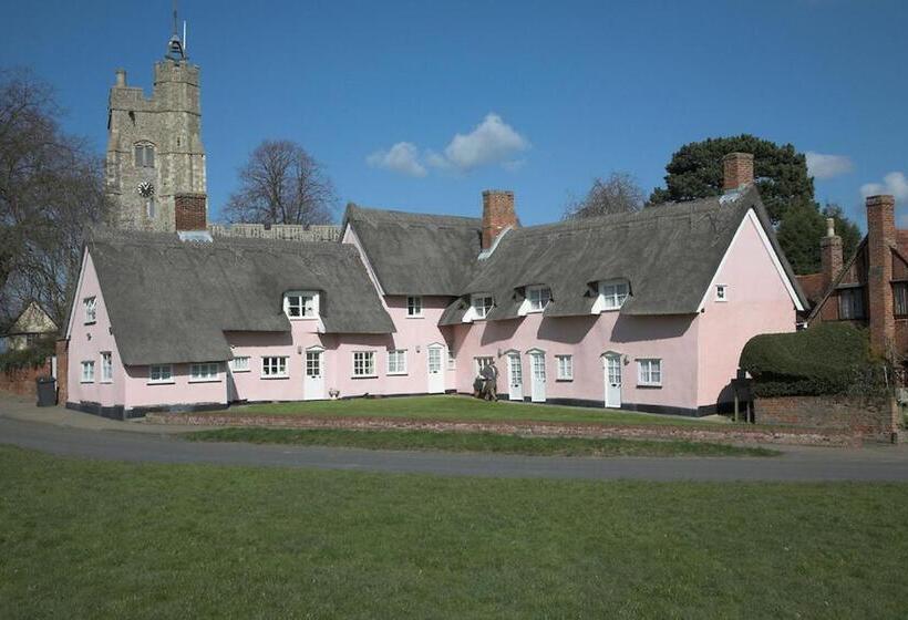 مبيت وإفطار The Greyhound   Historic Former Inn