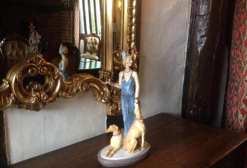 住宿加早餐  The Greyhound   Historic Former Inn