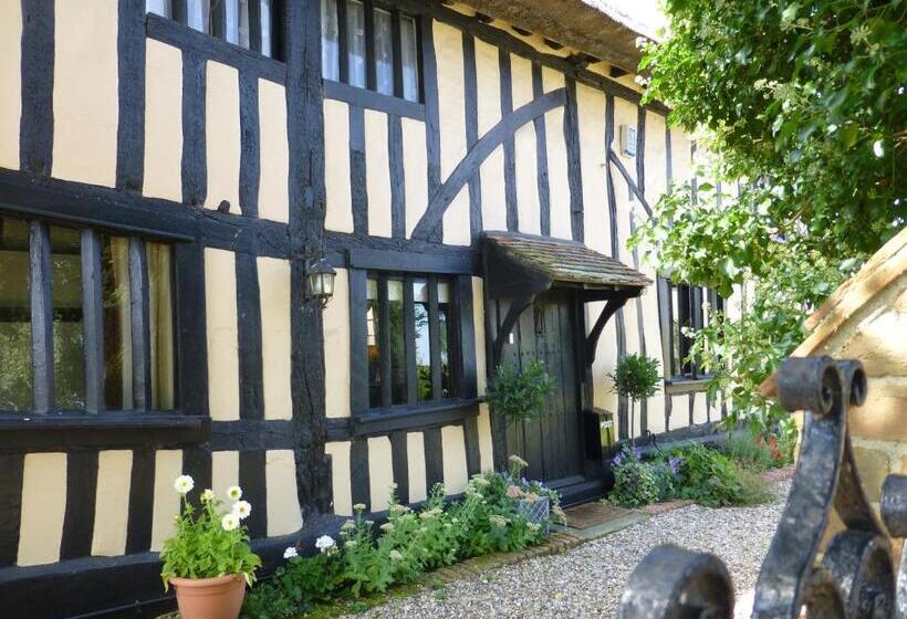 مبيت وإفطار The Greyhound   Historic Former Inn