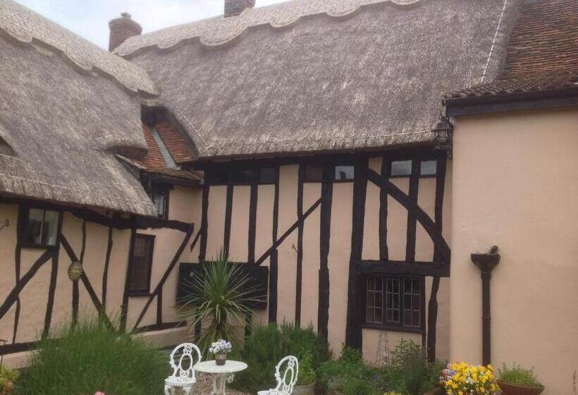住宿加早餐  The Greyhound   Historic Former Inn