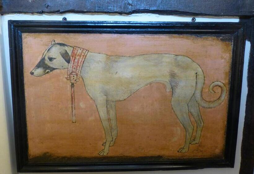 مبيت وإفطار The Greyhound   Historic Former Inn