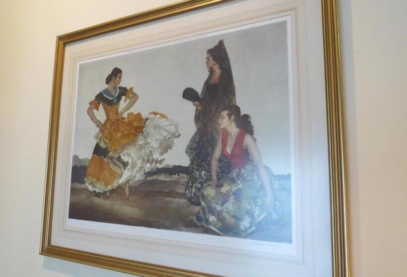 مبيت وإفطار The Greyhound   Historic Former Inn