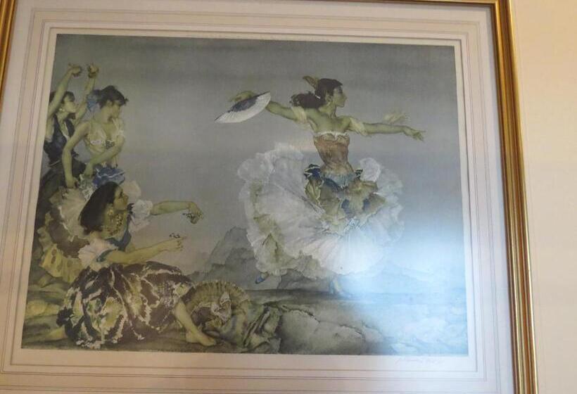 مبيت وإفطار The Greyhound   Historic Former Inn