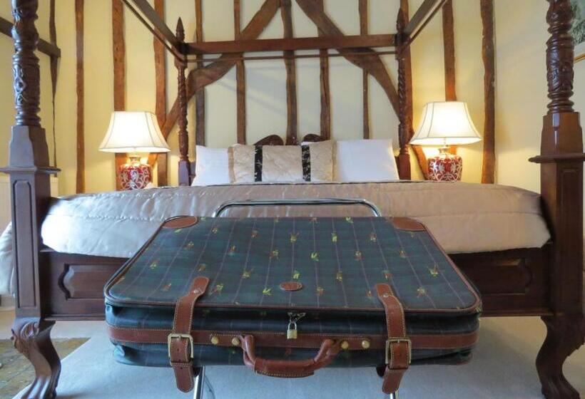 مبيت وإفطار The Greyhound   Historic Former Inn