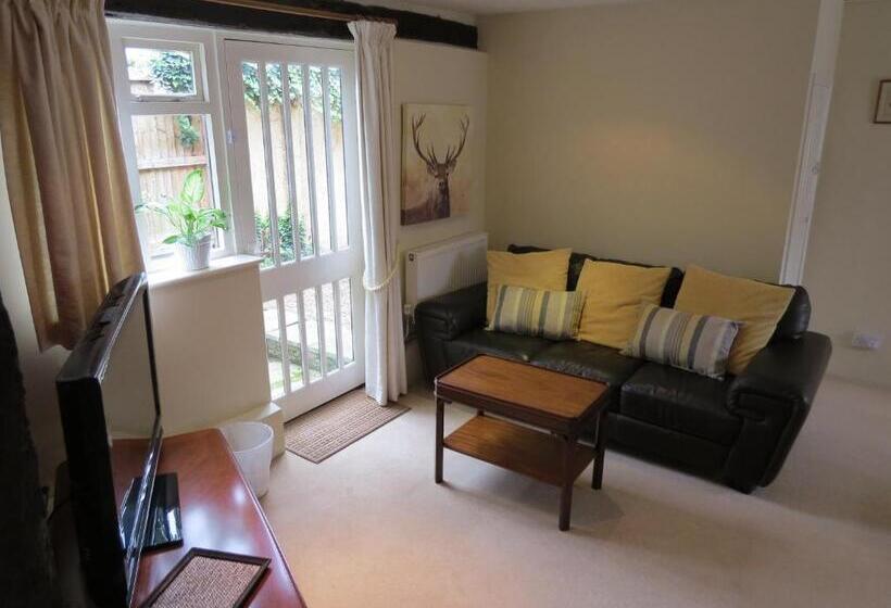 مبيت وإفطار The Greyhound   Historic Former Inn