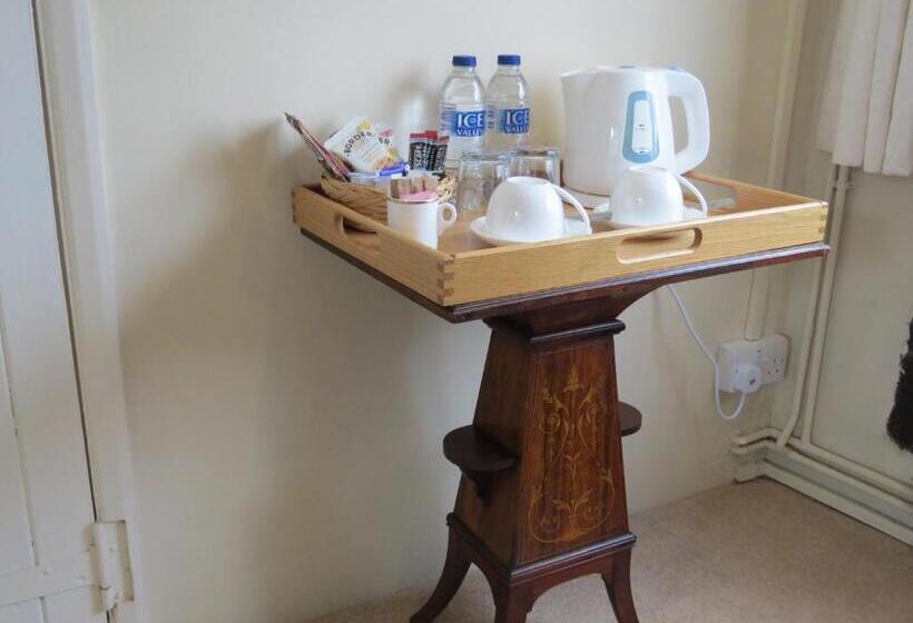 مبيت وإفطار The Greyhound   Historic Former Inn