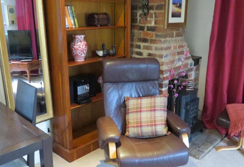 مبيت وإفطار The Greyhound   Historic Former Inn