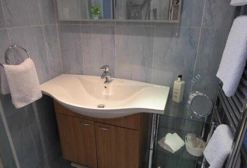 مبيت وإفطار The Greyhound   Historic Former Inn