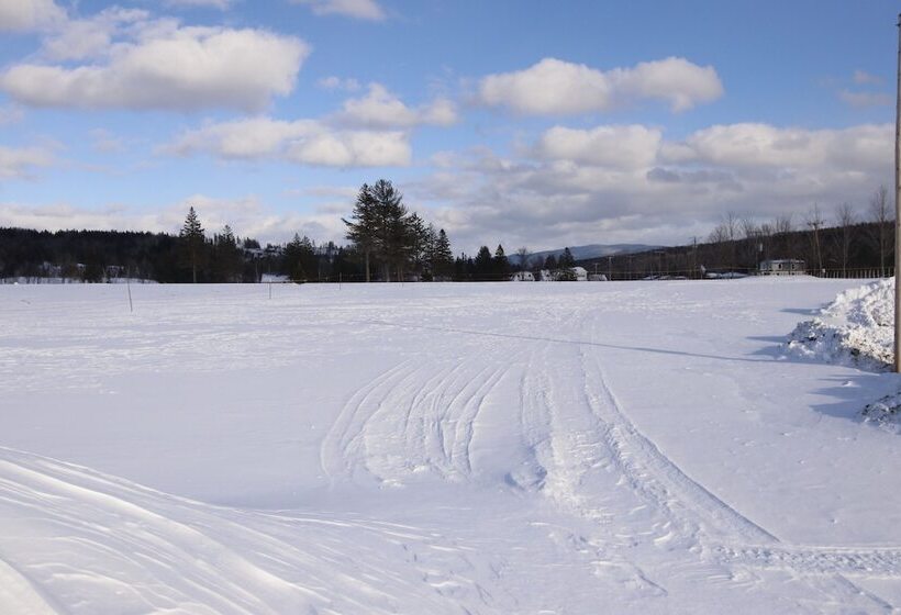 Colebrook C.c. & Motel