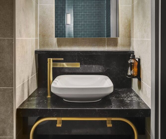 Отель Amano Covent Garden