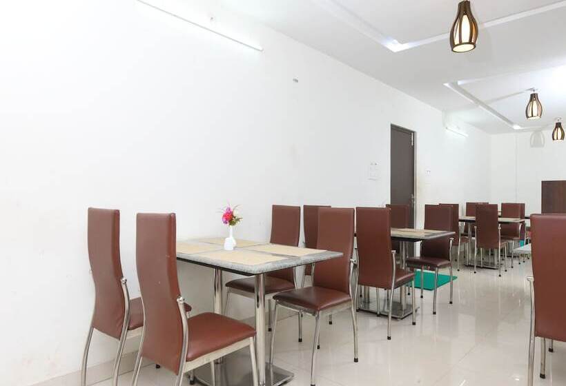 ホテル Bhimas Residency