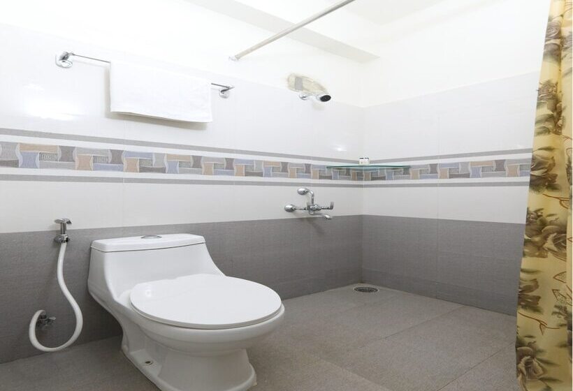 فندق Bhimas Residency