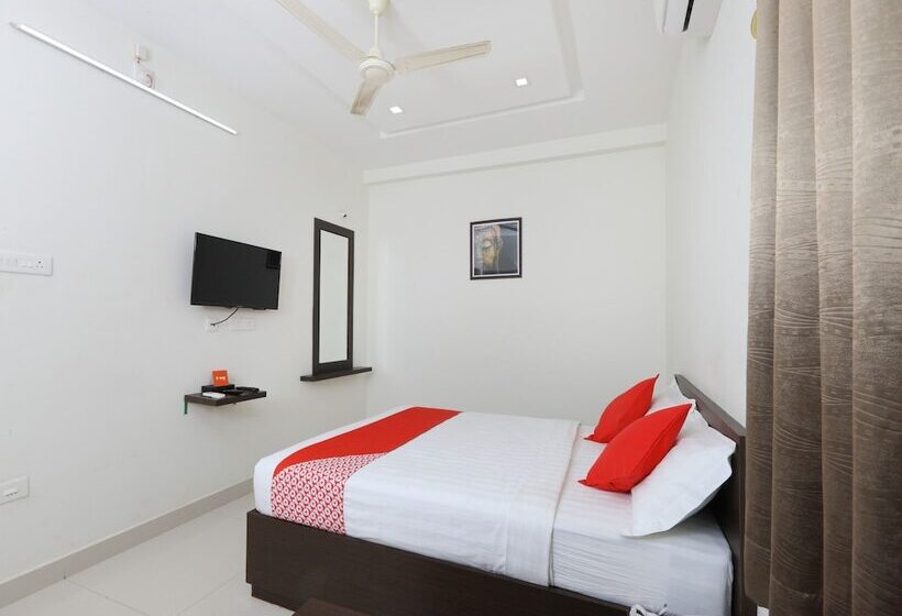 فندق Bhimas Residency