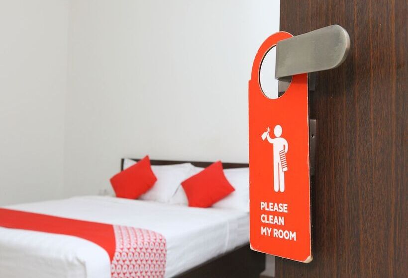 فندق Bhimas Residency