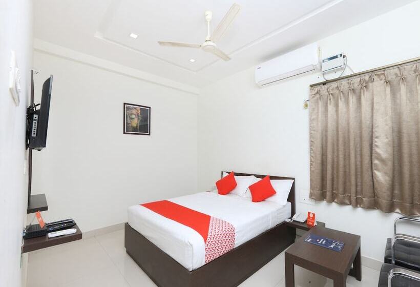 فندق Bhimas Residency