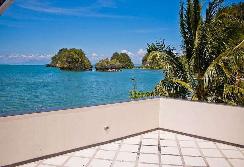 هتل Caluwayan Palm Island Resort