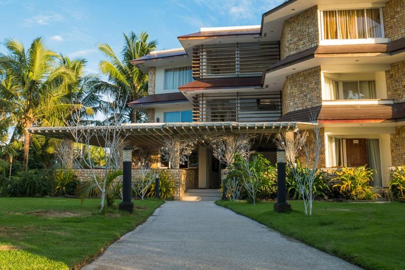 هتل Caluwayan Palm Island Resort