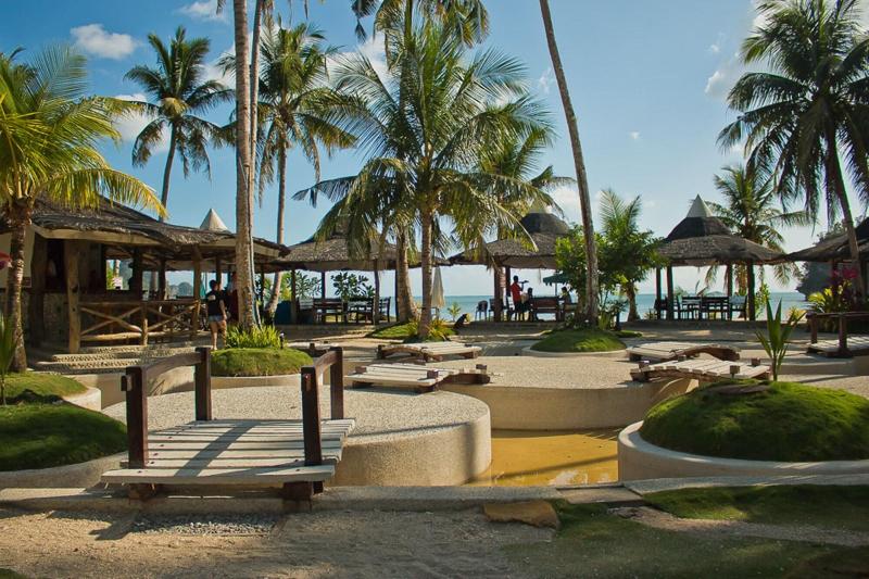 هتل Caluwayan Palm Island Resort