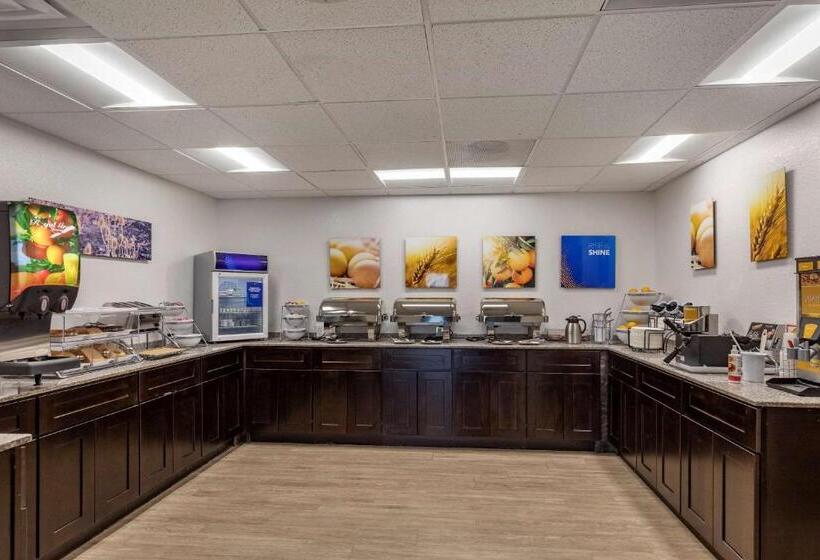 فندق Comfort Inn & Suites Bennett