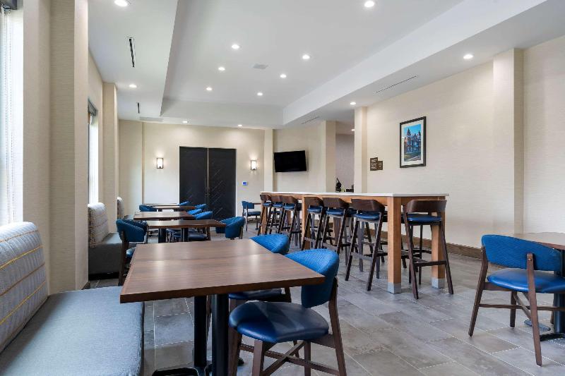 בית מלון כפרי Comfort Suites