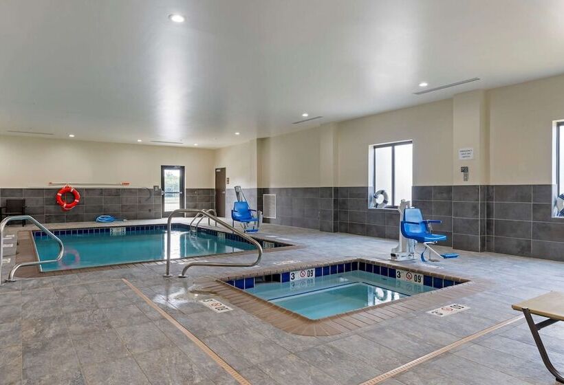 בית מלון כפרי Comfort Suites