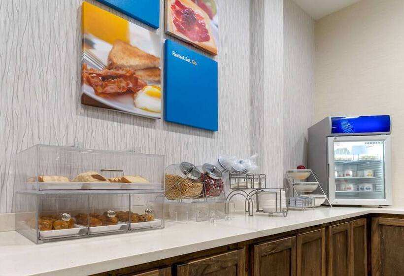 בית מלון כפרי Comfort Suites