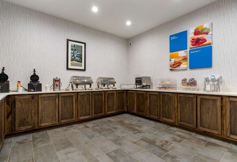 בית מלון כפרי Comfort Suites