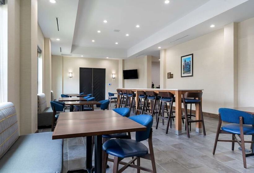 בית מלון כפרי Comfort Suites