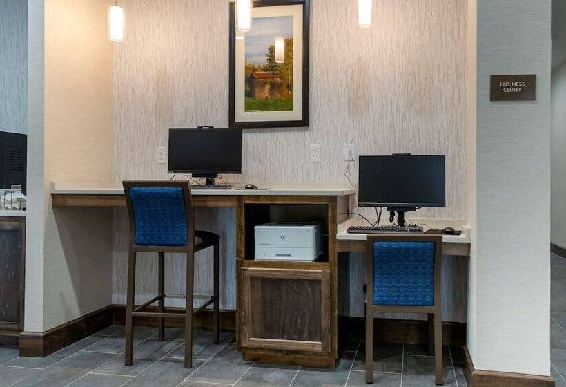 בית מלון כפרי Comfort Suites