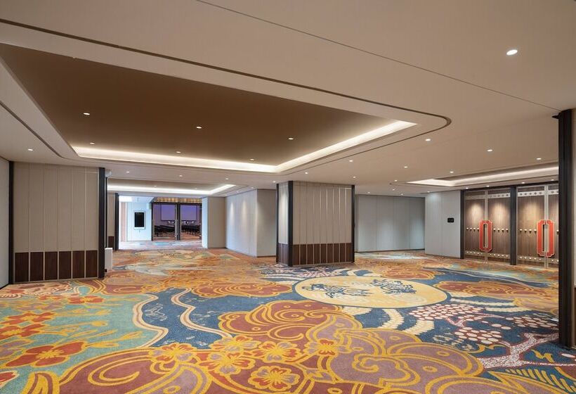 Отель Episode Gading Serpong