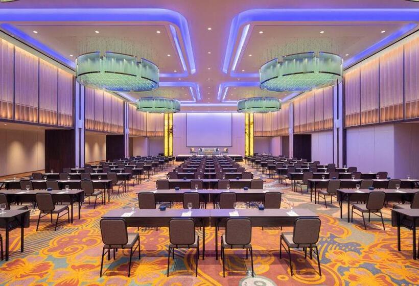 Отель Episode Gading Serpong