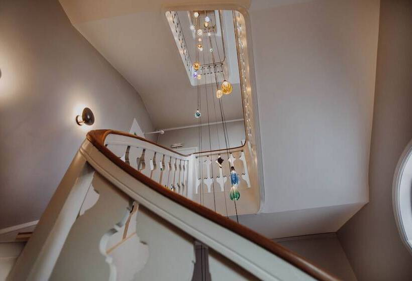 Hypernym Hotel & Suites