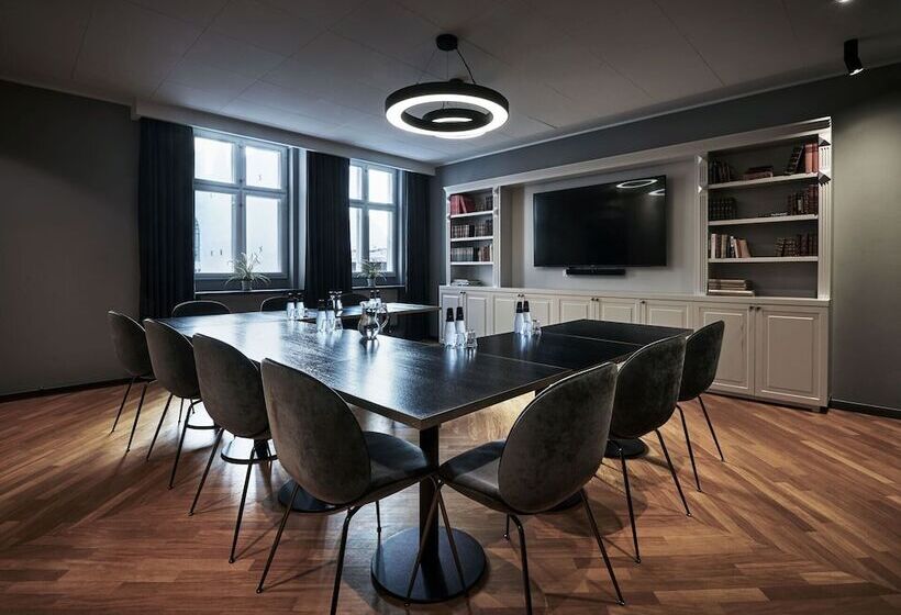 Hypernym Hotel & Suites