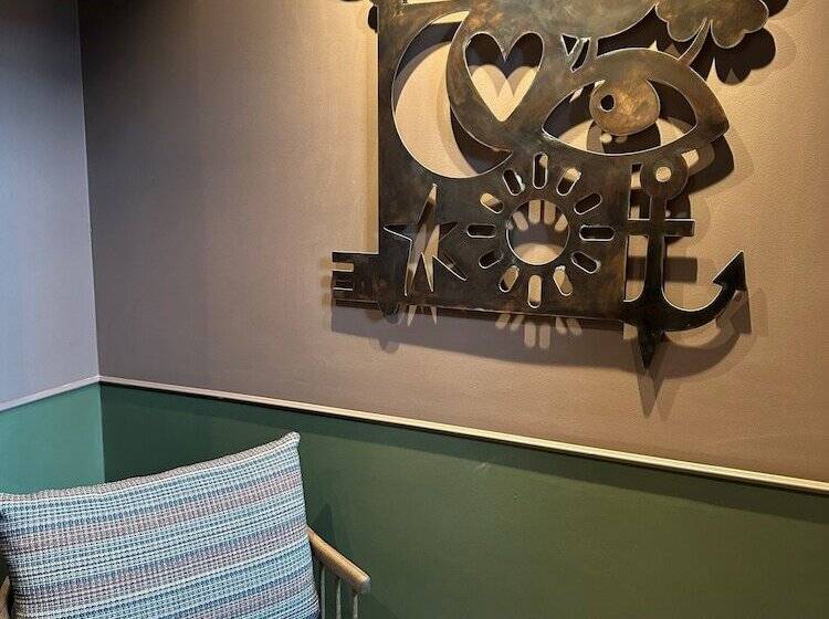 Hypernym Hotel & Suites