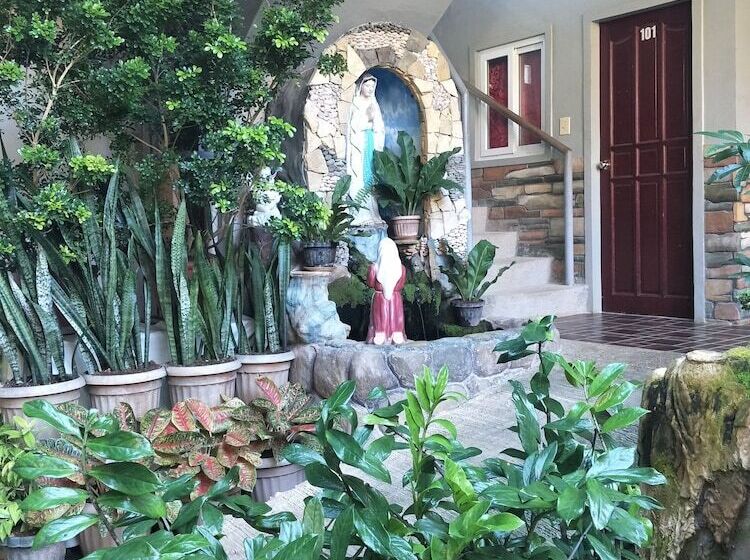 هتل First Baby Bytes Guest House