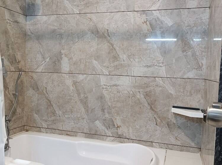 בית מלון כפרי Fun Regency