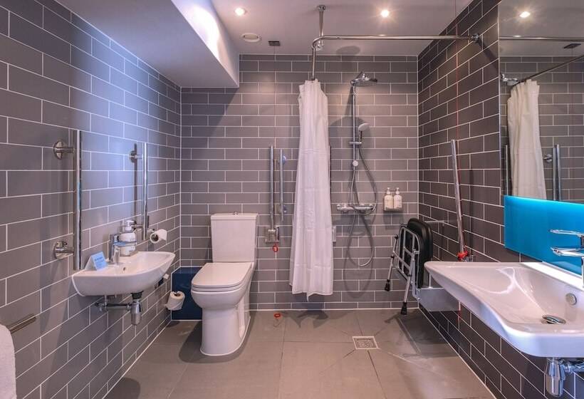 فندق Holiday Inn Express Fleet By Ihg