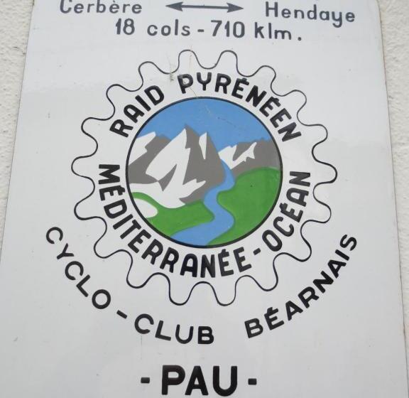 호텔 Hôtel Les Deux Cols