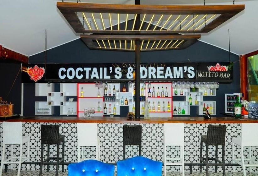 בית מלון כפרי Kemer Port