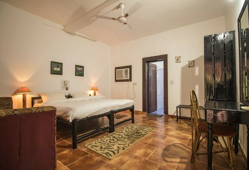 Отель Krishna Jungle Resort