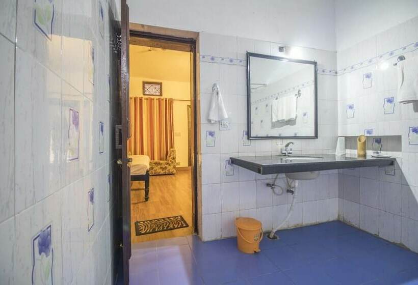 Отель Krishna Jungle Resort