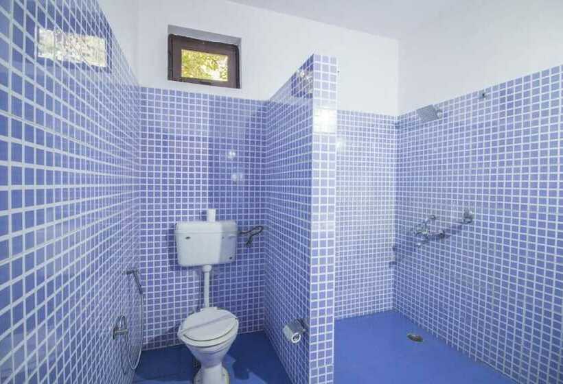 Отель Krishna Jungle Resort