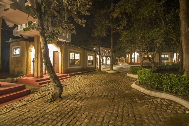 Отель Krishna Jungle Resort