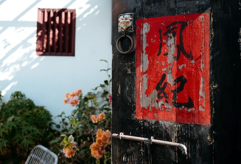 هتل Live Guesthouse