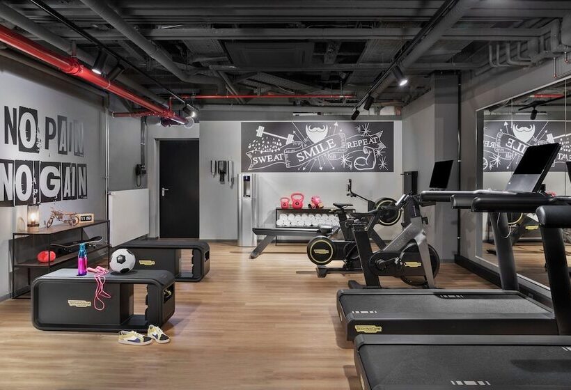 هتل Moxy Duesseldorf City